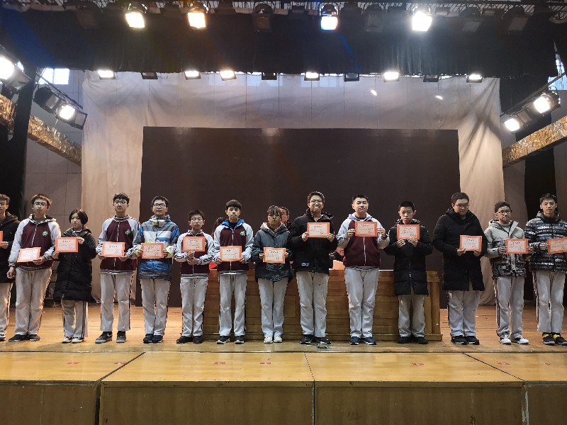 科创班前三十名同学.jpg