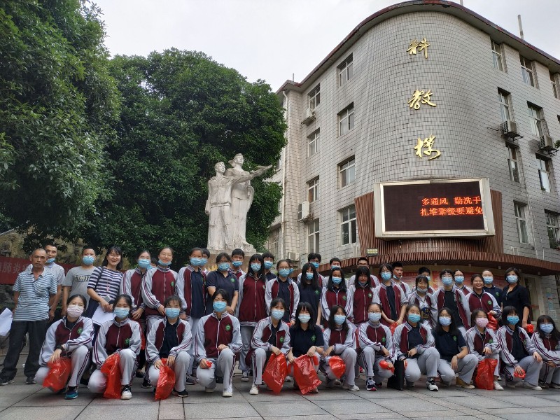 德语班环保大行动.jpg 德语班环保大行动.jpg