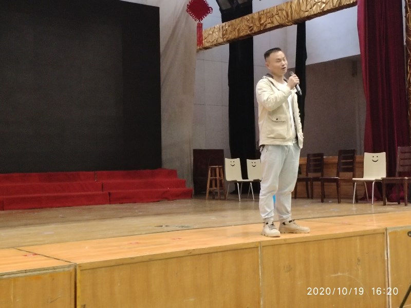 陈老师.jpg