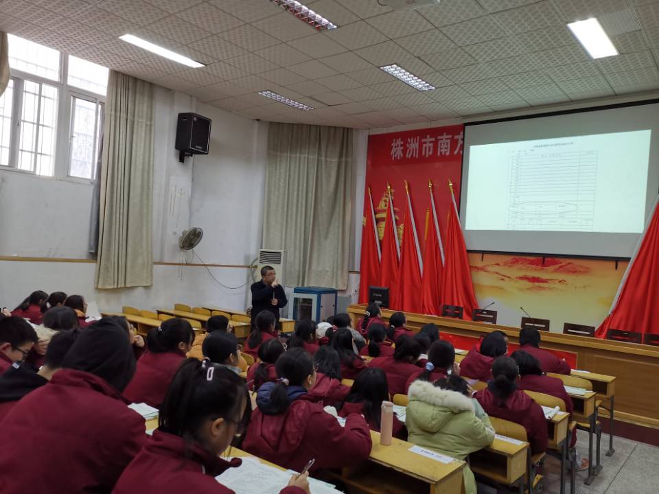 高二课题组长培训2.jpg 高二课题组长培训2.jpg