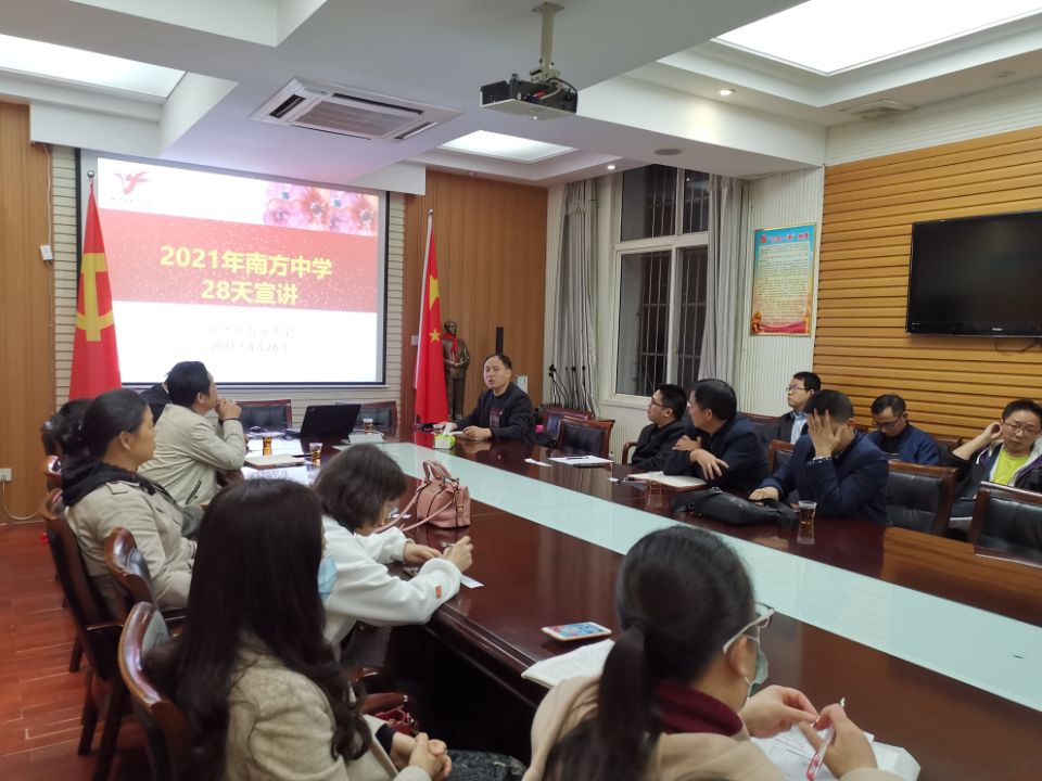 谭雄杰.jpg 谭雄杰.jpg