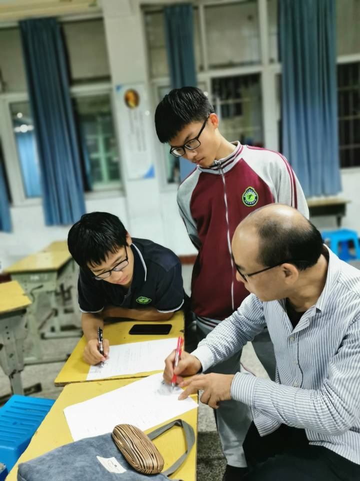 物理吴超群老师.jpg 物理吴超群老师.jpg