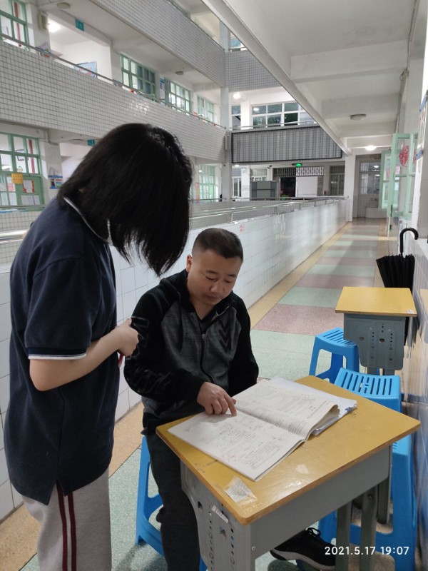 物理陈小东老师.jpg 物理陈小东老师.jpg