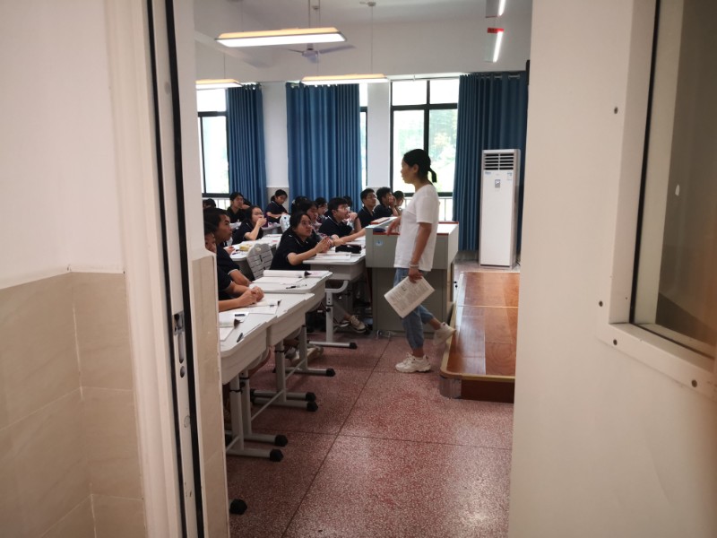 巡课1.jpg 巡课1.jpg