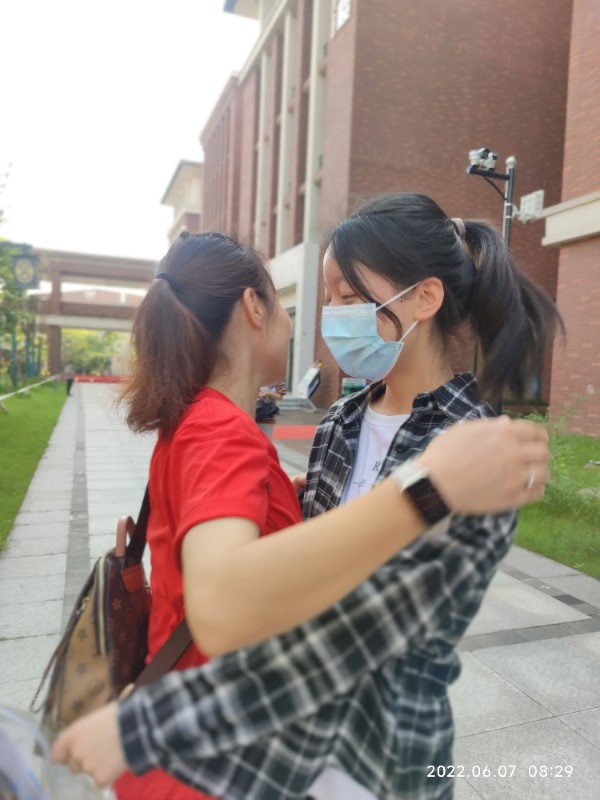 高分拥抱2.jpg