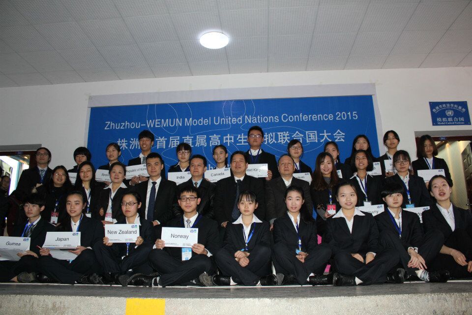 结合我们今天的考试制度,请你简要谈谈科举制